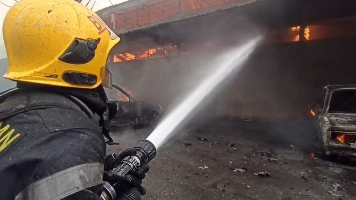 Bakıda baş vermiş yanğın söndürüldü - FOTOLAR (YENİLƏNİB)